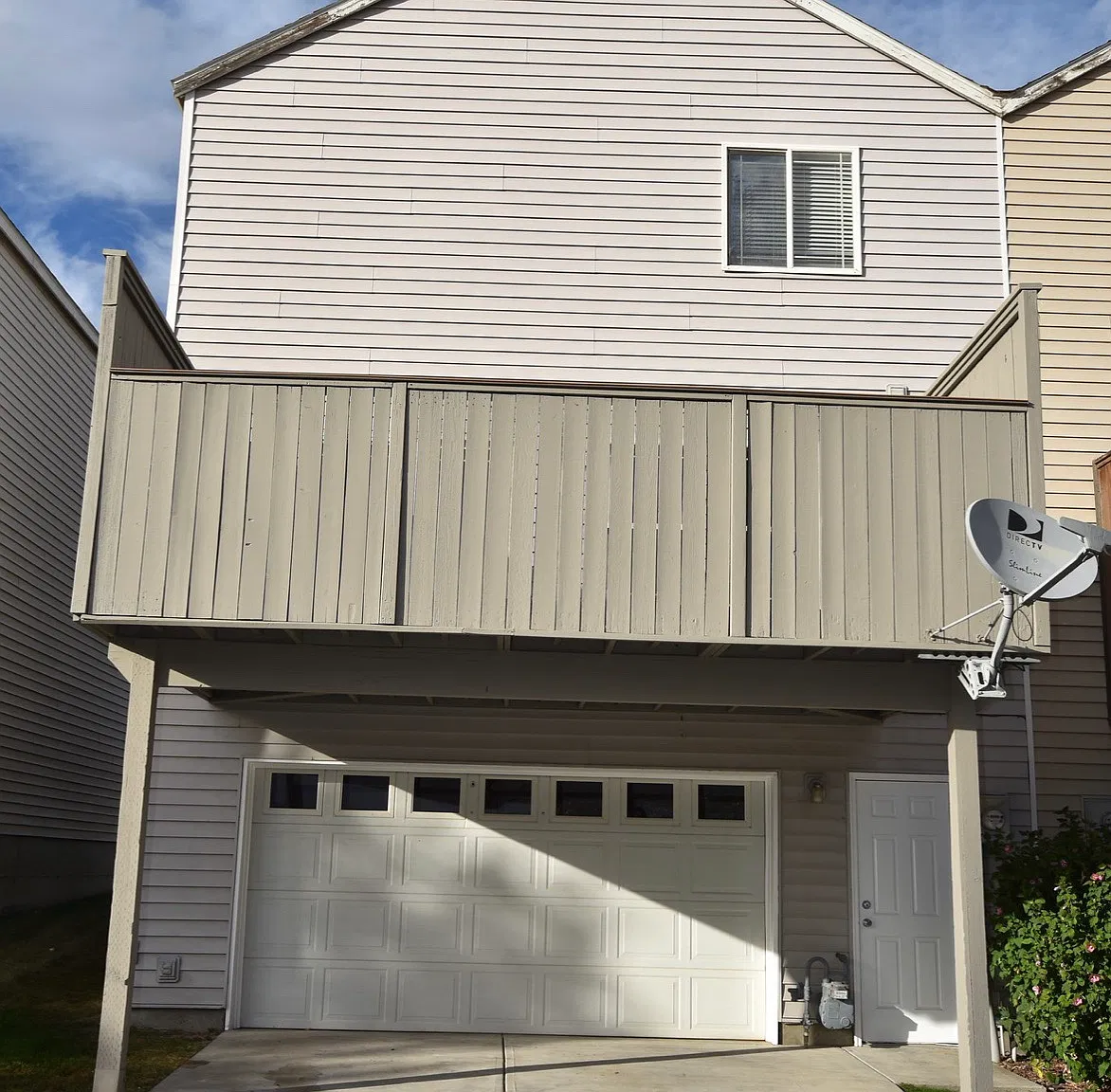 3 bed, 3.5 bath, 2200 sqft, $2,200 — Photo 2