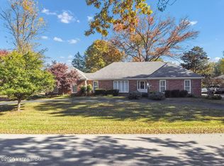 2417 Chattesworth Ln, Old Brownsboro Place, KY 40242