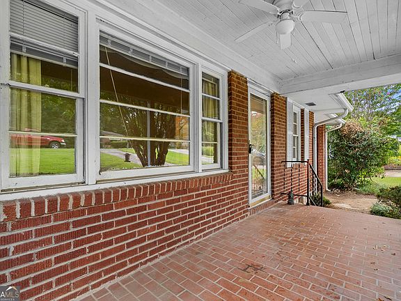 3rd image of 2592 Woodridge Dr
