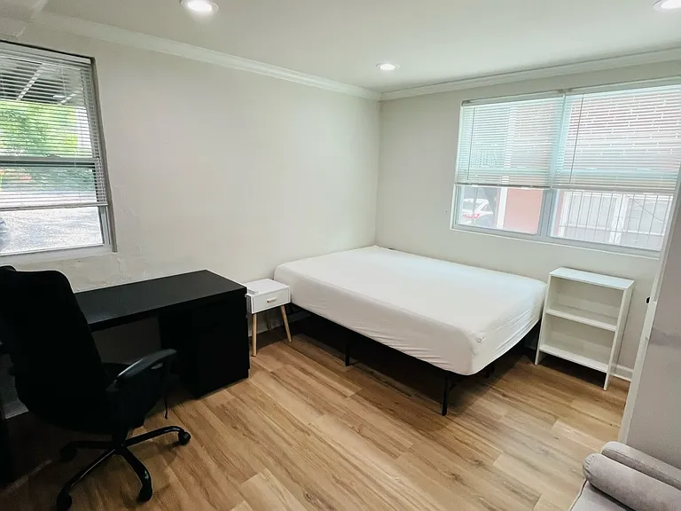 1121 Mecaslin St NW #B — Photo 19