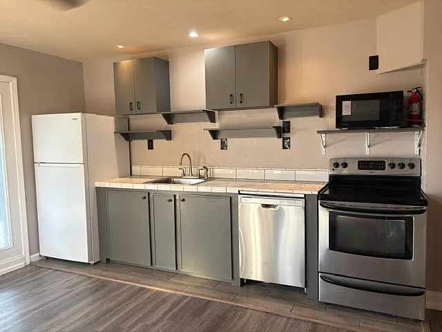 614 W 1st Ave — Photo 31
