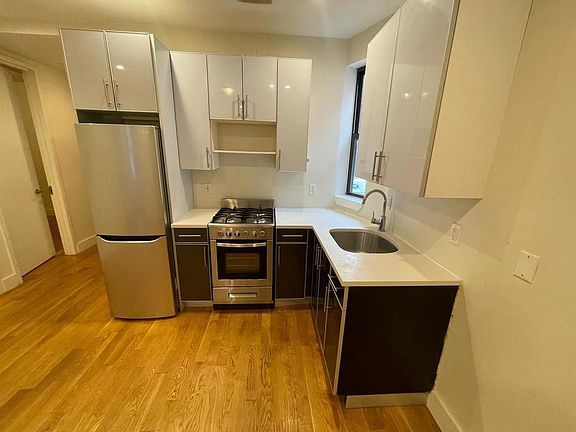 2nd image of 556 Kosciuszko St #2B