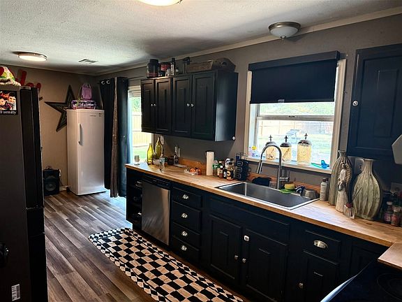 4th image of 608 Beverly Dr