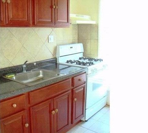 2nd image of 124 12th Ave APT B
