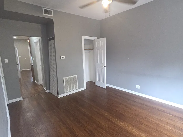 1332 W Barry Ave #2 — Photo 4