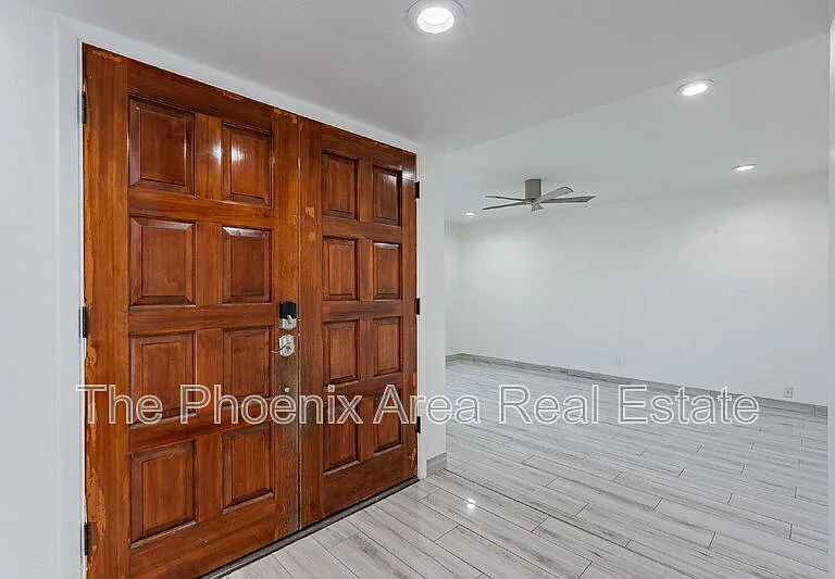 9128 E Gelding Dr — Photo 7