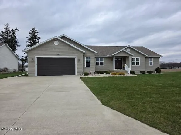 105 Pine Ridge Ln, Upper Sandusky, OH 43351