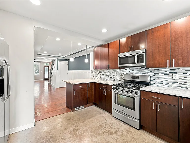 1532 E Berks St — Photo 10