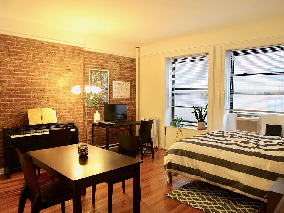 2nd image of 213 W 70th St APT 3