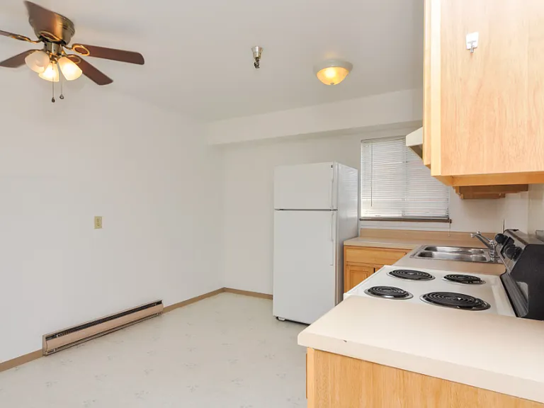 10029 Kennedy Ave — Photo 4