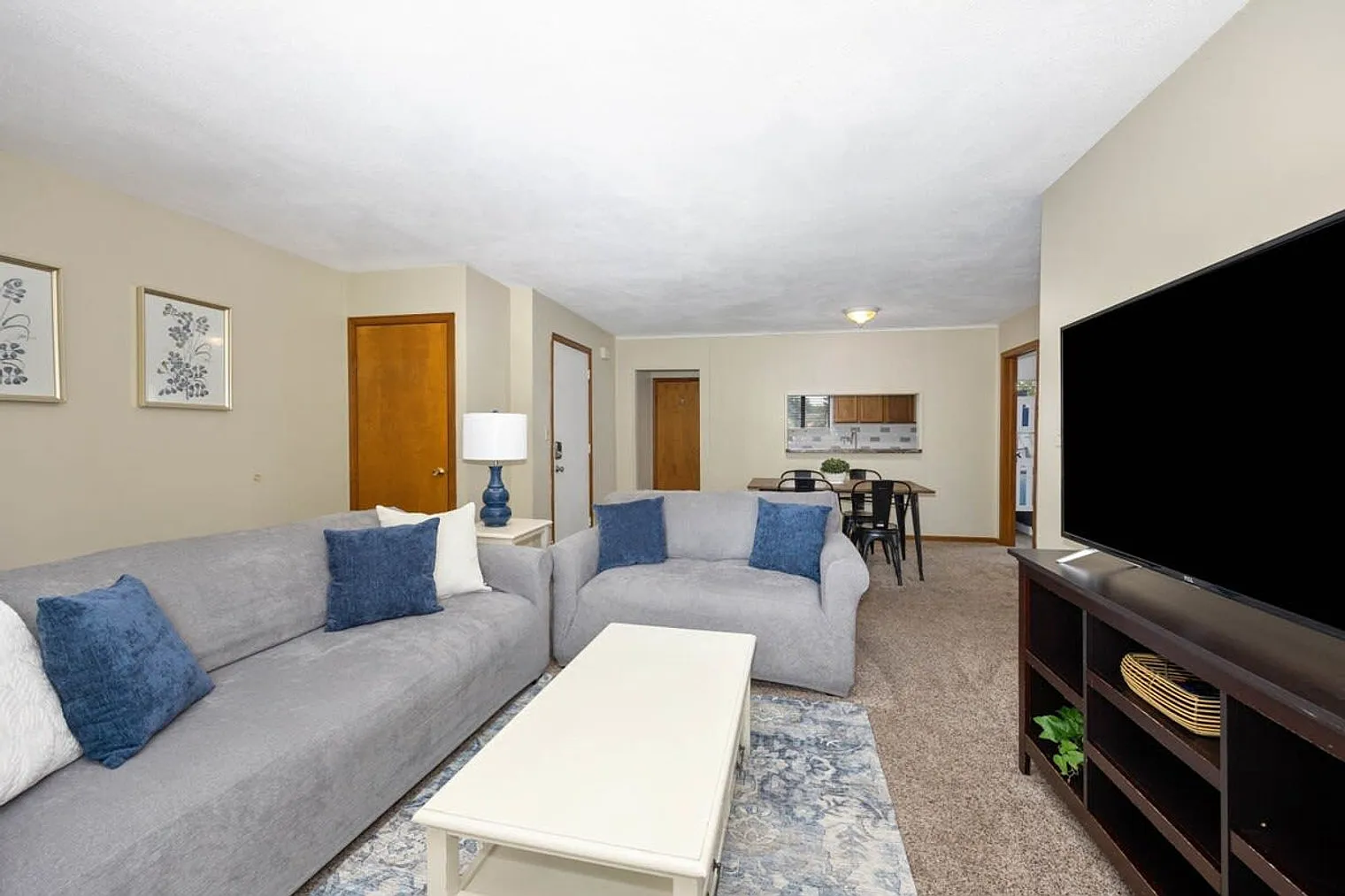 4 bed, 2.0 bath, 893 sqft, $3,381 — Photo 2