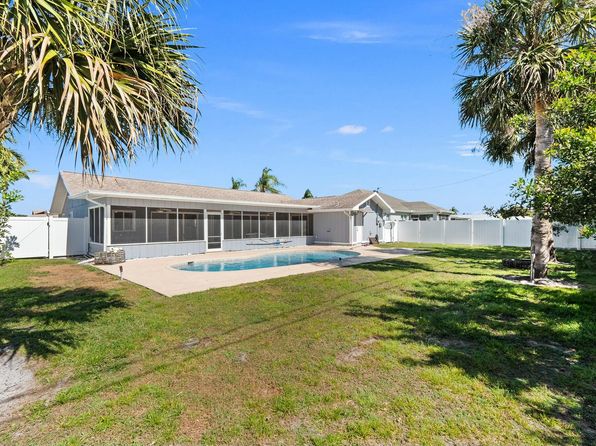 1462 SE Merion Court, Port Saint Lucie, FL 34952