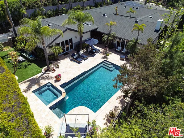 18141 Green Meadow Dr, Encino, CA 91316