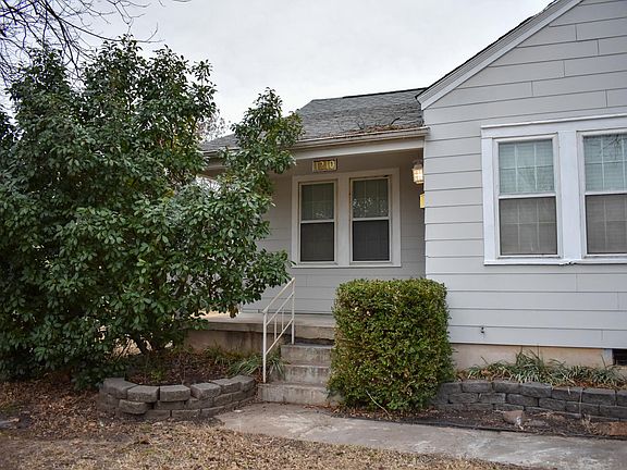 4th image of 1210 NW Parkview Blvd