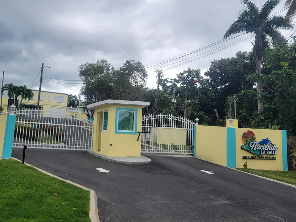 405 Hacienda La Salle #10