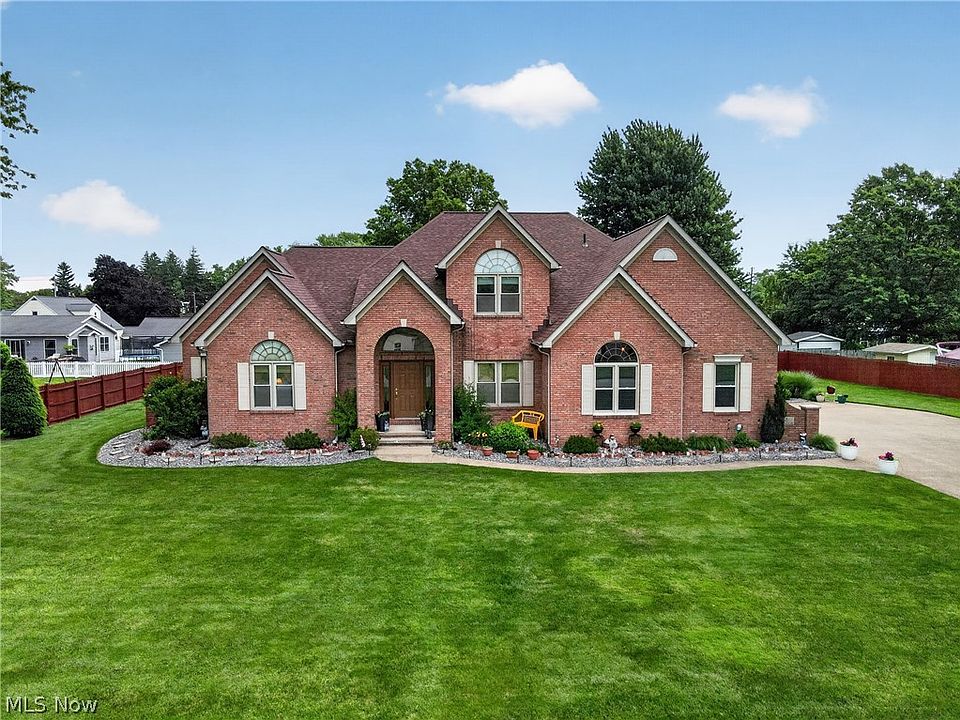 1st image of 12 Lake Breeze Dr