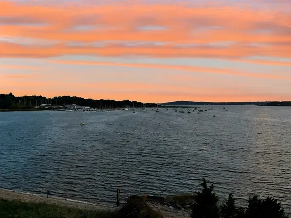 31 Cove St, Swansea, MA 02777