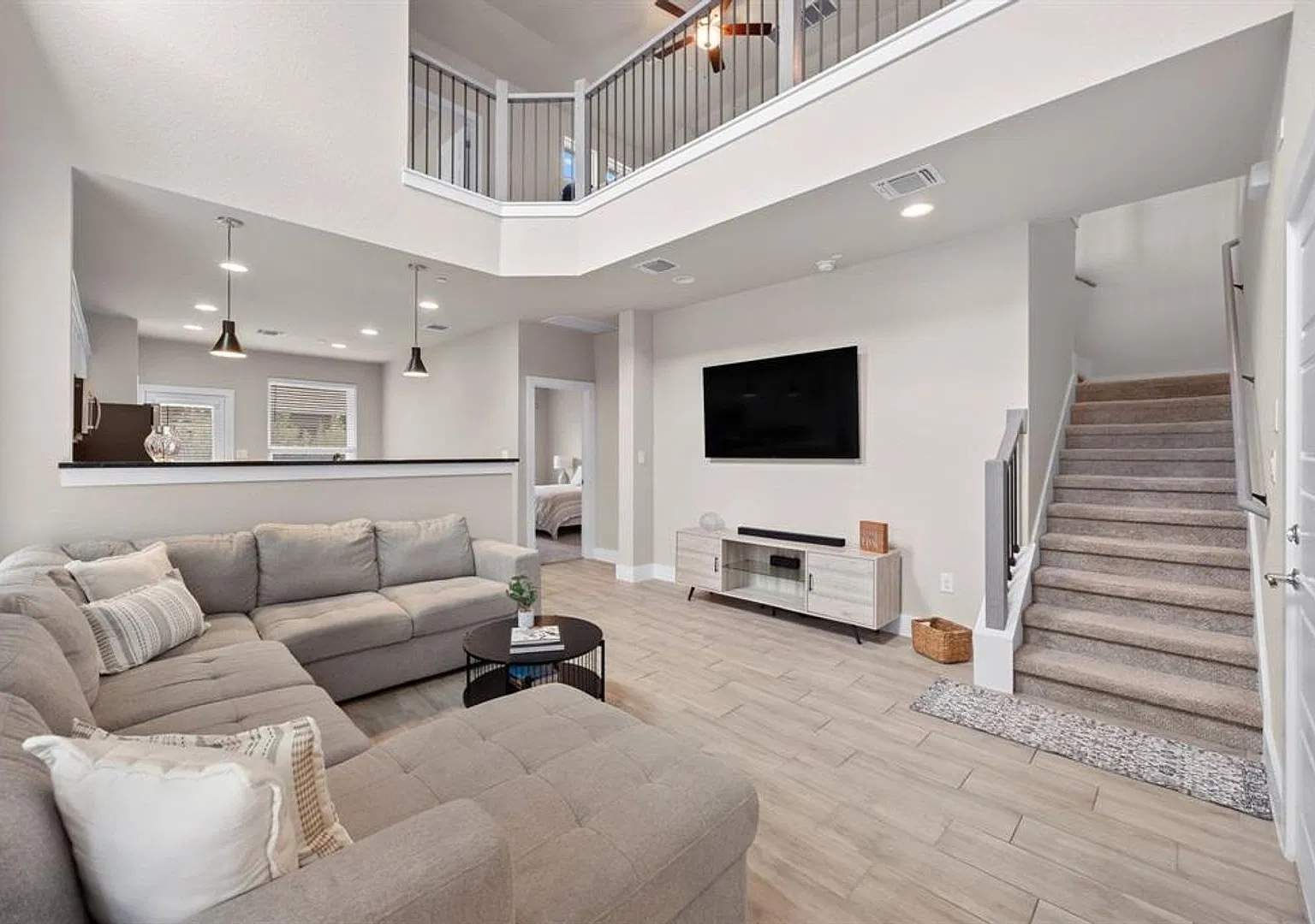 Lovely Modern Home in North East Austin! — Photo 4