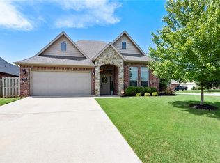 3807 SW Town Vu Rd, Bentonville, AR 72712