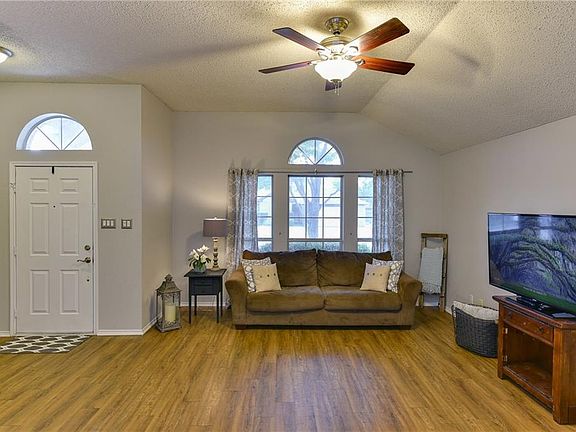 4th image of 1707 Prescott Dr