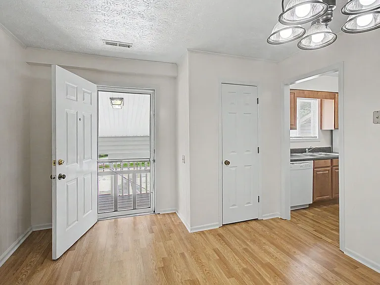 19 Shanna Dr — Photo 12