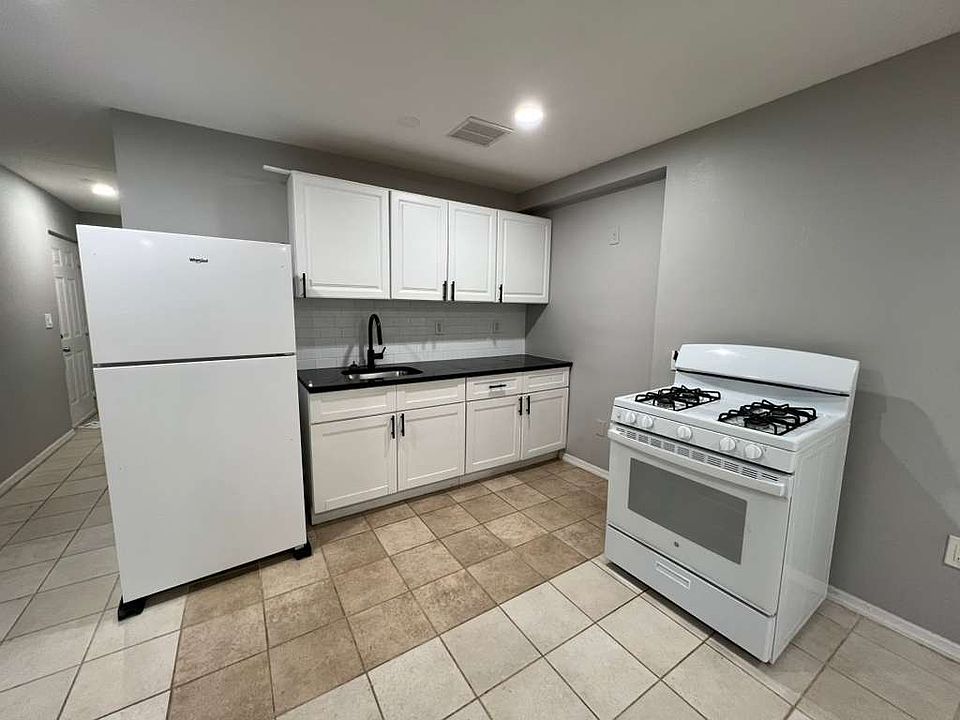 1st image of 207 Union St APT 3