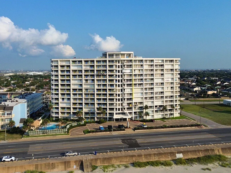 7700 Seawall Blvd #702