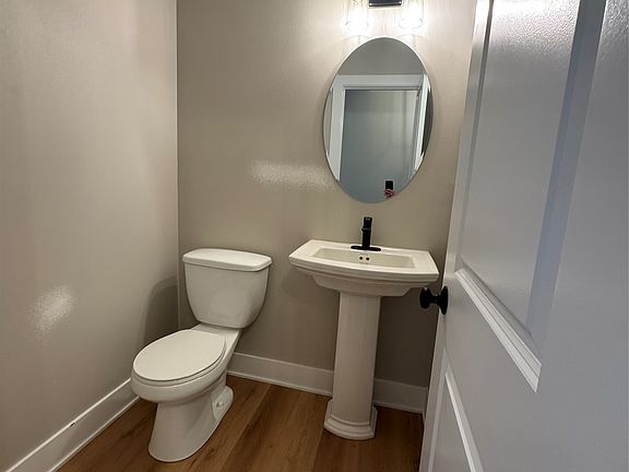 3rd image of 607 W Wright Rd