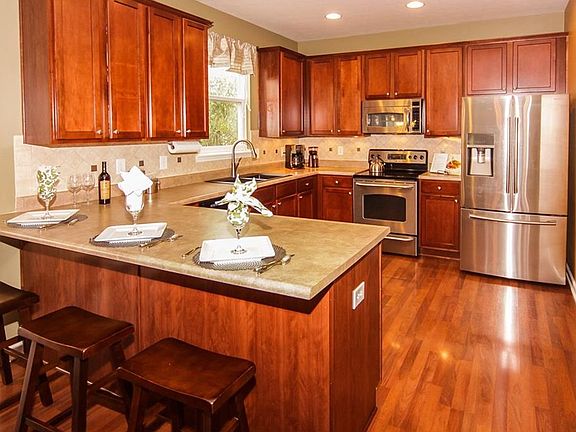 4th image of 7828 Parkdale Dr