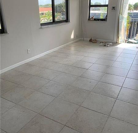 5th image of 878 E Coast Ave
