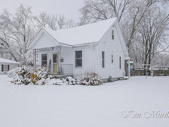 2nd image of 2427 De Laat Ave SW