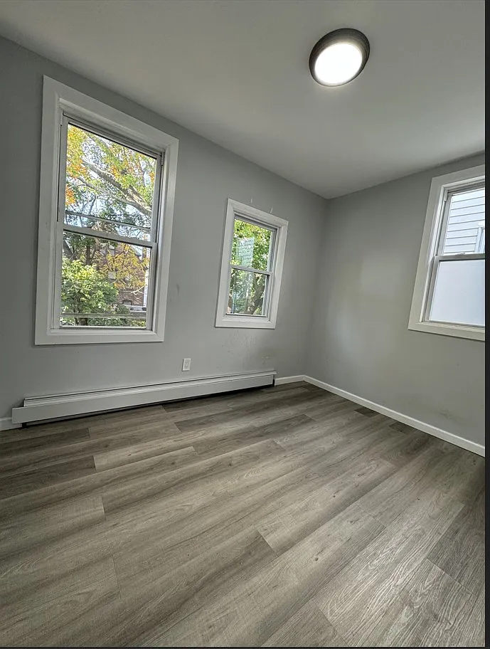 4 bed, 1200 sqft, $2,500 — Photo 4