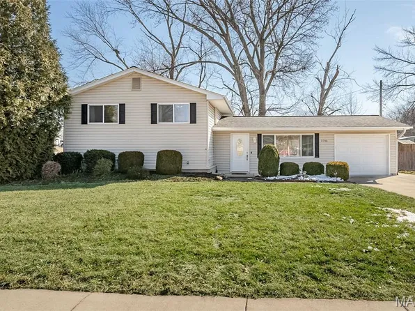 2716 Arrow Heights Dr, Maryland Heights, MO 63043