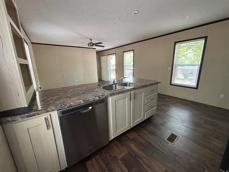 Forest Acres — Photo 19