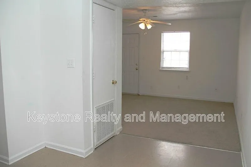 2 bed, 1.0 bath, 975 sqft, $795 — Photo 4