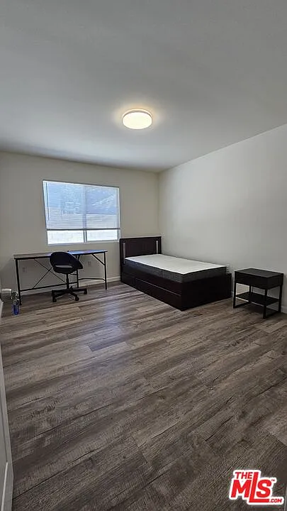 3 bed, 3.0 bath, 1100 sqft, $3,300 — Photo 3