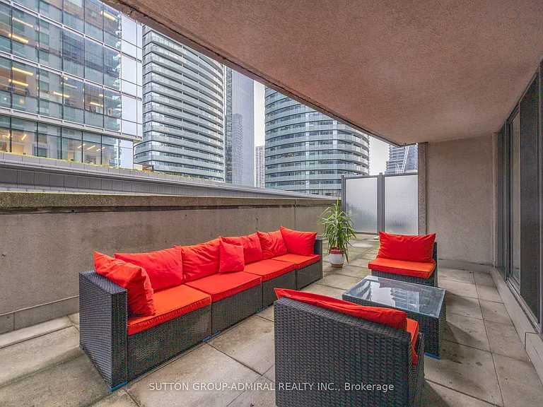 30 Grand Trunk Cres #309 — Photo 25