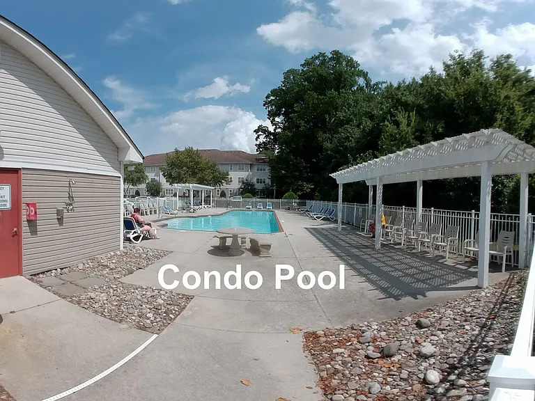908 Southmoor Dr #303 — Photo 3