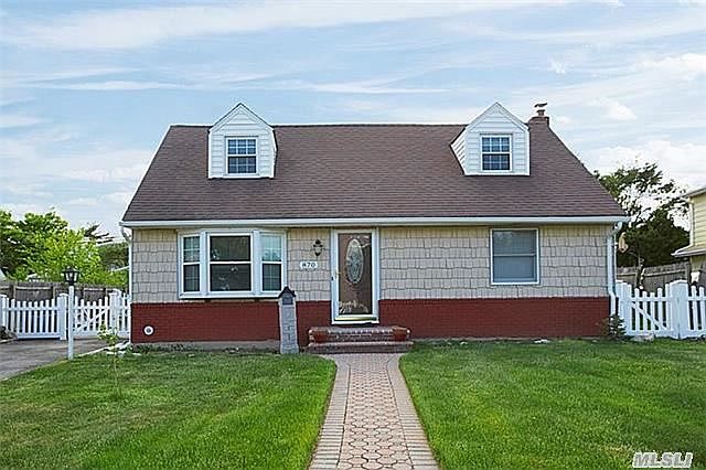 1st image of 870 Stratford Dr