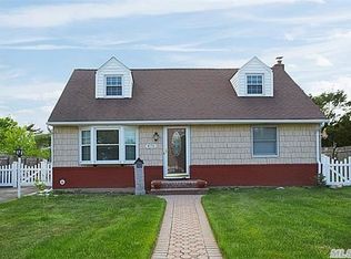 870 Stratford Dr, East Meadow, NY 11554