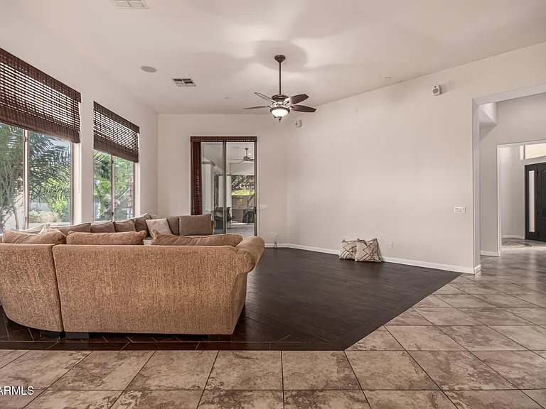 9246 W Molly Ln — Photo 16