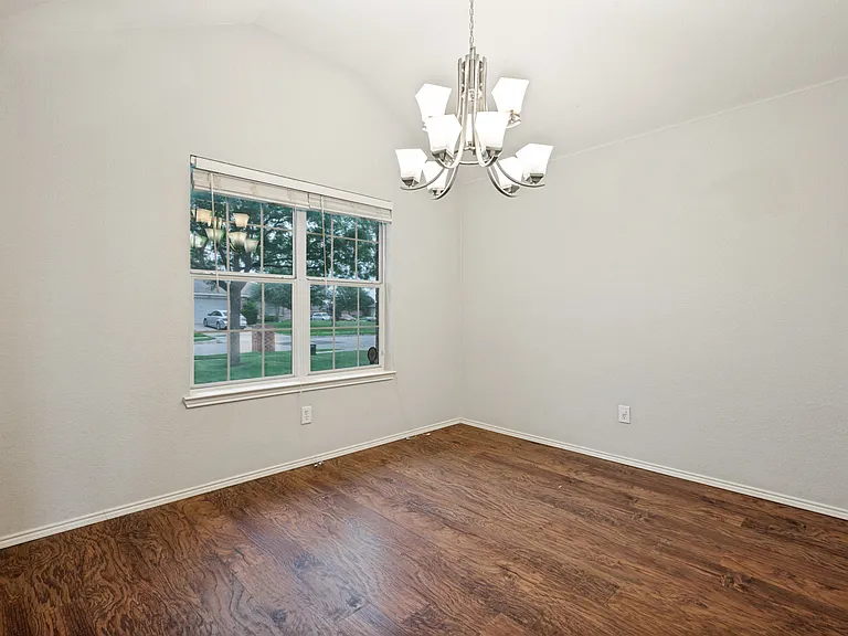 3705 Hermalinda Dr — Photo 4