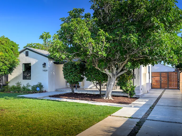 14322 W Collins St — Photo 2