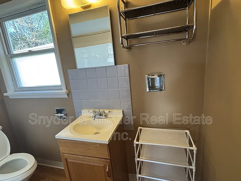 2350 Newton St — Photo 11