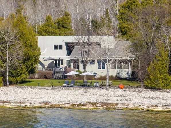 6071 Lady Slipper Rd, Sturgeon Bay, WI 54235