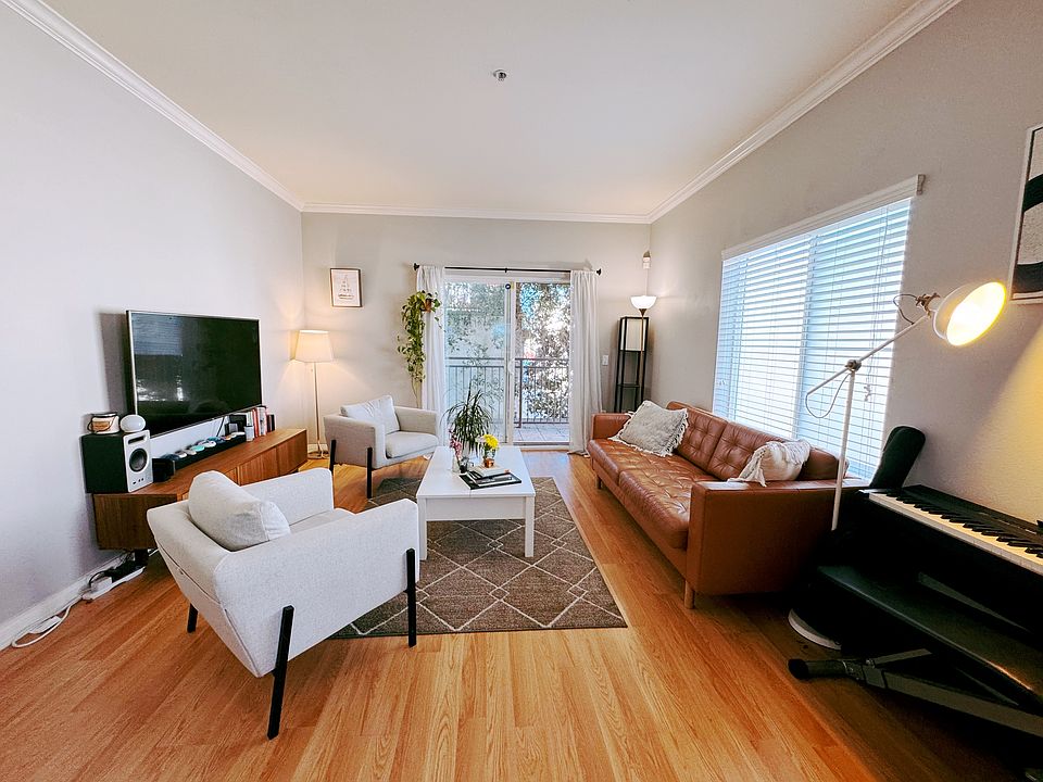 1st image of 3825 1st Ave