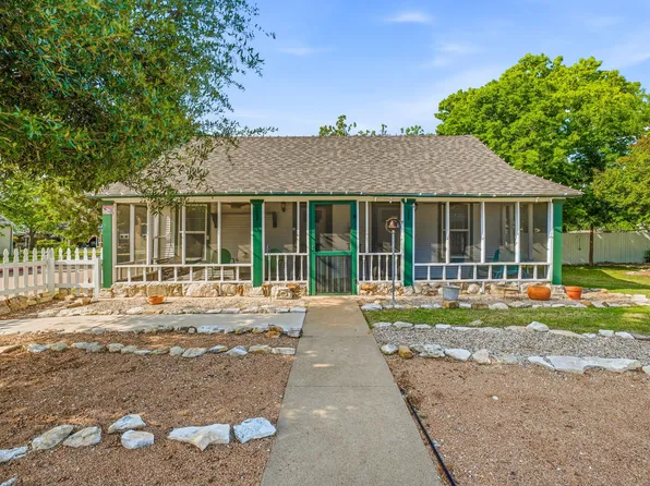 401 E Bridge St, Granbury, TX 76048