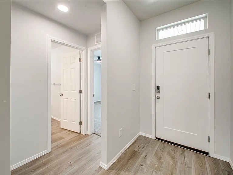 16859 Courtney Way — Photo 3