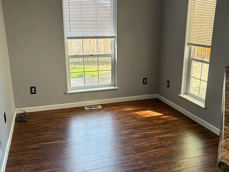 2204 Rosemont Pl S — Photo 7