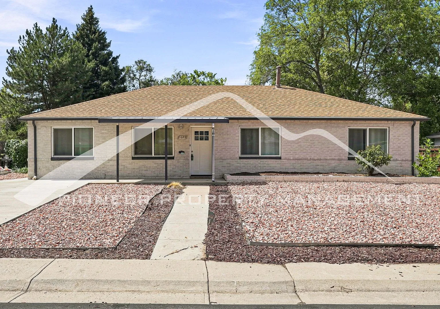 Spacious 4BR/2BA with Updated Kitchen & AC in Aurora — Photo 1